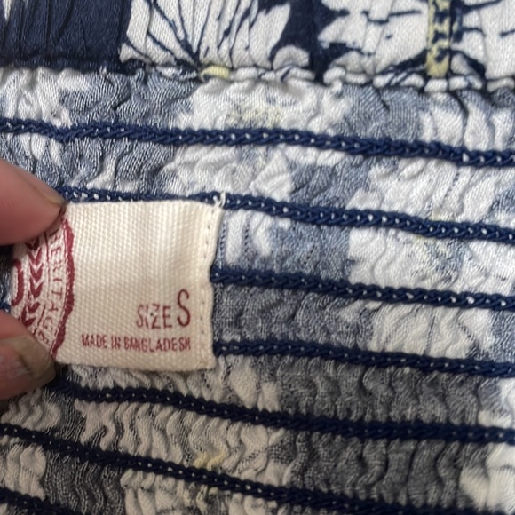 •SO•NAVY/WHITE DIASY, FRONT CHEST CRISSCROSS STRAPS & SMOCKED BACK DETAIL SMALL - Picture 10 of 11